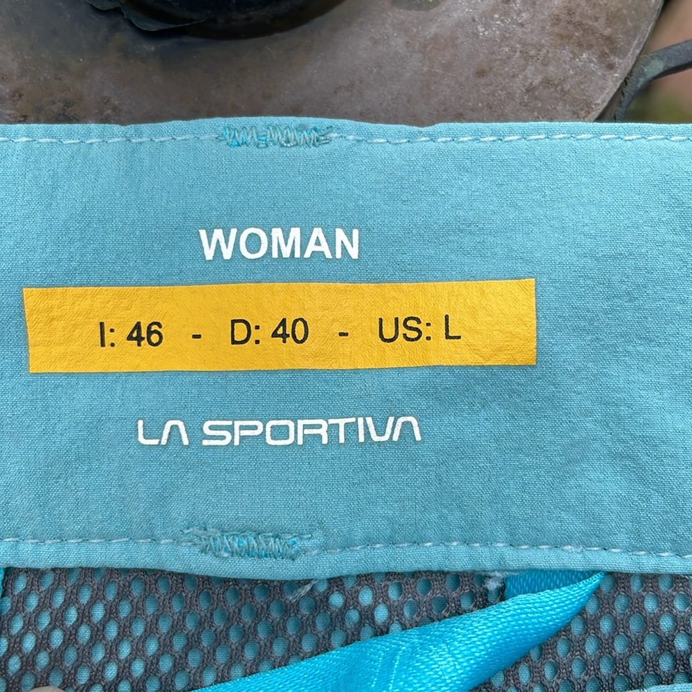La Sportiva Women's Zen Bermuda light Blue Shorts - Picture 3 of 11